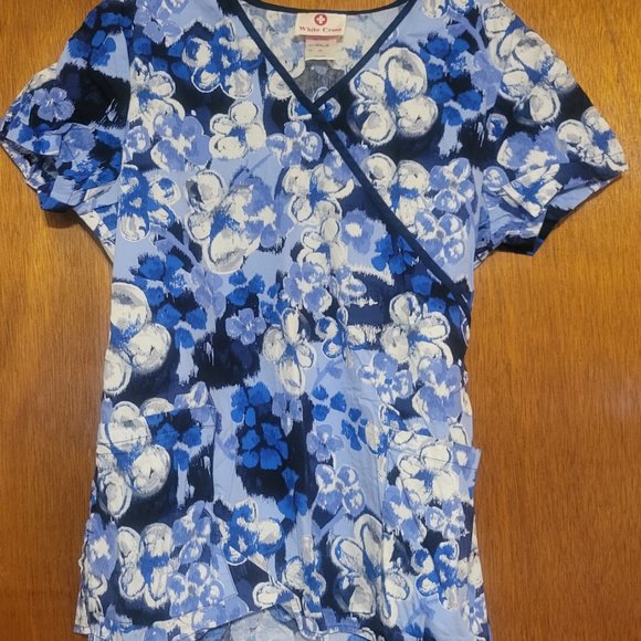 Mixed lot Scrub tops - Picture 3 of 5